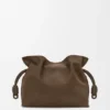 Mellomstor Flamenco-clutch i kornet nubuck