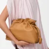 Mellomstor Flamenco-clutch i nappa-kalveskinn
