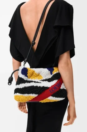 Mellomstor Flamenco Purse i brodert nappa