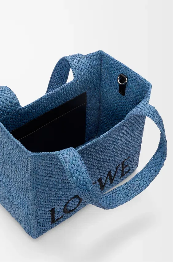 Mellomstor loewe Font Tote i raffia Mellomstor loewe Font Tote i raffia