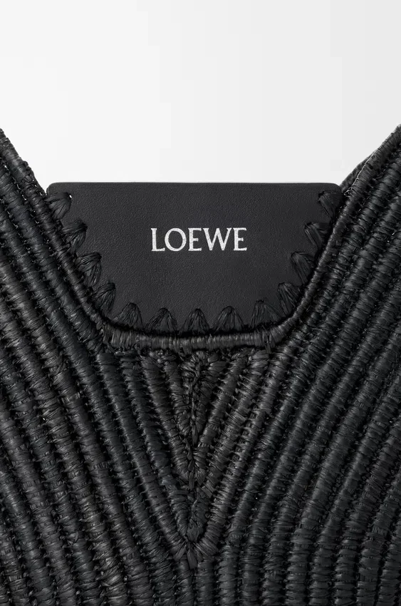 Mellomstor loewe Swing-veske i raffia og kalveskinn Mellomstor loewe Swing-veske i raffia og kalveskinn