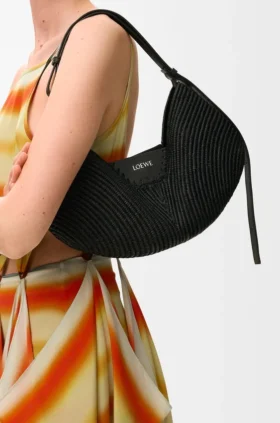 Mellomstor loewe Swing-veske i raffia og kalveskinn