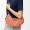 Mellomstor loewe Swing-veske i raffia og kalveskinn Mellomstor loewe Swing-veske i raffia og kalveskinn