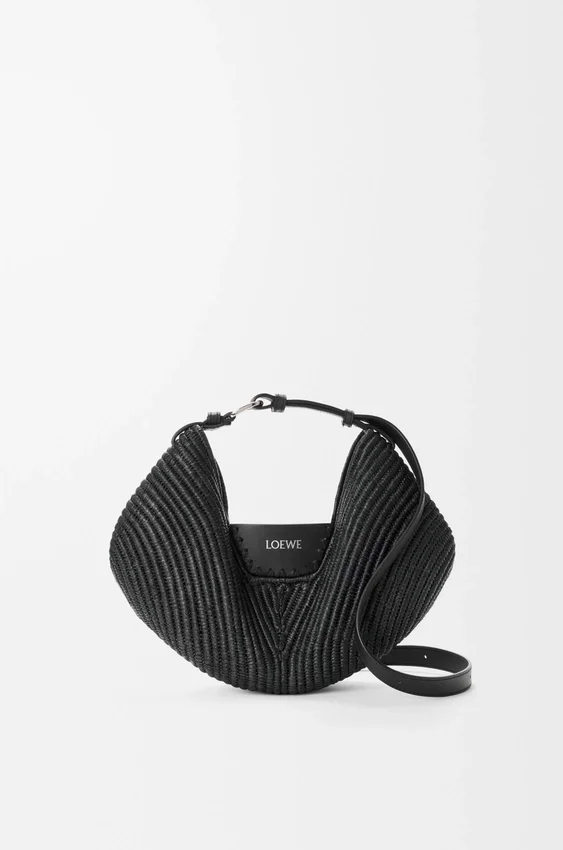 Mellomstor loewe Swing-veske i raffia og kalveskinn Mellomstor loewe Swing-veske i raffia og kalveskinn