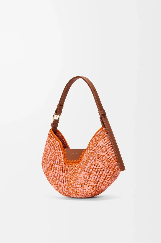 Mellomstor loewe Swing-veske i raffia og kalveskinn Mellomstor loewe Swing-veske i raffia og kalveskinn