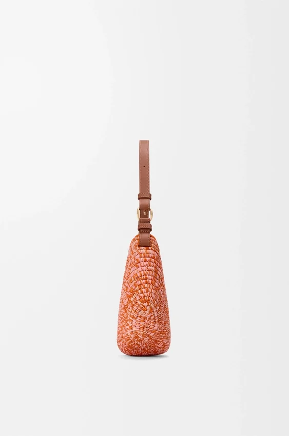 Mellomstor loewe Swing-veske i raffia og kalveskinn Mellomstor loewe Swing-veske i raffia og kalveskinn