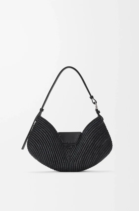 Mellomstor loewe Swing-veske i raffia og kalveskinn Mellomstor loewe Swing-veske i raffia og kalveskinn