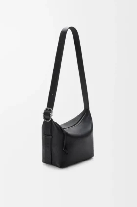 Mellomstor Loop Hobo i smidig, kornet kalveskinn