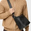 Mellomstor Loop Hobo i smidig, kornet kalveskinn Mellomstor Loop Hobo i smidig, kornet kalveskinn