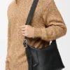 Mellomstor Loop Hobo i smidig, kornet kalveskinn Mellomstor Loop Hobo i smidig, kornet kalveskinn