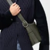 Mellomstor Loop Hobo i smidig, kornet kalveskinn Mellomstor Loop Hobo i smidig, kornet kalveskinn