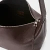 Mellomstor Loop Hobo i smidig, kornet kalveskinn