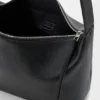 Mellomstor Loop Hobo i smidig, kornet kalveskinn Mellomstor Loop Hobo i smidig, kornet kalveskinn