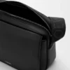 Mellomstor Pebble-messenger-veske i glatt kalveskinn Mellomstor Pebble-messenger-veske i glatt kalveskinn
