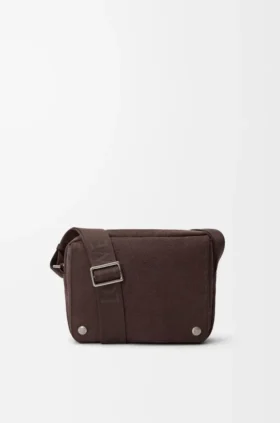 Mellomstor Pebble-messenger-veske i kornet nubuck