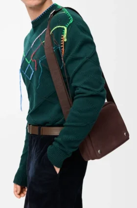 Mellomstor Pebble-messenger-veske i kornet nubuck