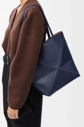 Mellomstor Puzzle Fold-tote-veske i skinnende kalveskinn