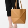 Mellomstor Puzzle Fold-tote-veske i skinnende kalveskinn