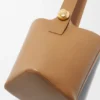 Middels Pebble Bucket i glatt kalveskinn Middels Pebble Bucket i glatt kalveskinn