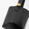 Middels Pebble Bucket i glatt kalveskinn