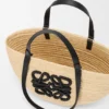 Middels stor Eclipse-kurv i raffia og kalveskinn Middels stor Eclipse-kurv i raffia og kalveskinn