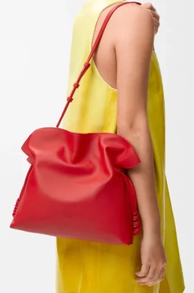 Middels stor Flamenco-clutch i nappa-kalveskinn