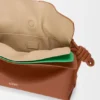 Middels stor, lagdelt Flamenco-clutch i nappa-kalveskinn