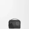 Mini-kamera-crossbody-veske i satengkalveskinn Mini-kamera-crossbody-veske i satengkalveskinn