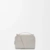 Mini-kamera-crossbody-veske i satengkalveskinn Mini-kamera-crossbody-veske i satengkalveskinn
