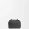 Mini-kamera-crossbody-veske i satengkalveskinn Mini-kamera-crossbody-veske i satengkalveskinn