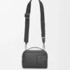 Mini-kamera-crossbody-veske i satengkalveskinn Mini-kamera-crossbody-veske i satengkalveskinn