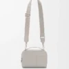 Mini-kamera-crossbody-veske i satengkalveskinn Mini-kamera-crossbody-veske i satengkalveskinn