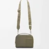 Mini-kamera-crossbody-veske i satengkalveskinn Mini-kamera-crossbody-veske i satengkalveskinn