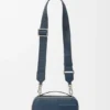 Mini-kamera-crossbody-veske i satengkalveskinn Mini-kamera-crossbody-veske i satengkalveskinn