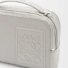 Mini-kamera-crossbody-veske i satengkalveskinn Mini-kamera-crossbody-veske i satengkalveskinn