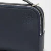 Mini-kamera-veske med kryssrem i mykt, kornet kalveskinn