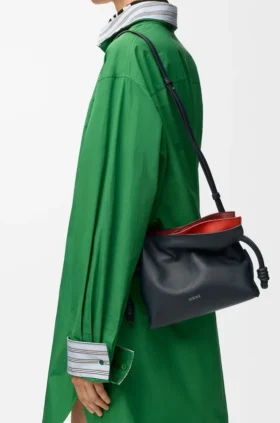 Mini-lagdelt Flamenco-clutch i nappa-kalveskinn