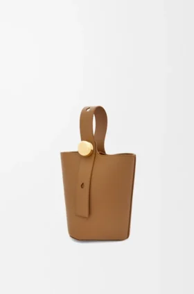 Mini Pebble Bucket-veske i glatt kalveskinn