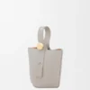Mini Pebble Bucket-veske i glatt kalveskinn Mini Pebble Bucket-veske i glatt kalveskinn
