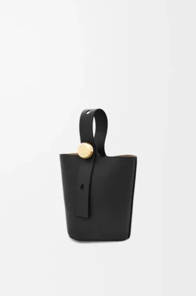 Mini Pebble Bucket-veske i glatt kalveskinn