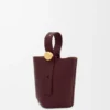 Mini Pebble Bucket-veske i glatt kalveskinn Mini Pebble Bucket-veske i glatt kalveskinn