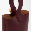 Mini Pebble Bucket-veske i glatt kalveskinn Mini Pebble Bucket-veske i glatt kalveskinn