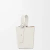 Mini Pebble Bucket veske i mykt, kornet kalveskinn Mini Pebble Bucket veske i mykt, kornet kalveskinn