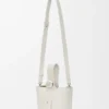 Mini Pebble Bucket veske i mykt, kornet kalveskinn Mini Pebble Bucket veske i mykt, kornet kalveskinn