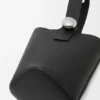 Mini Pebble Bucket veske i mykt, kornet kalveskinn Mini Pebble Bucket veske i mykt, kornet kalveskinn