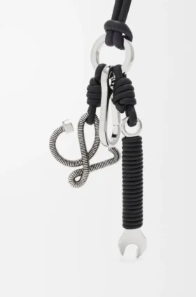 Multi Tool-charm i messing og kalveskinn