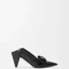 Origami-pumps med klaff bak i lammeskinn Origami-pumps med klaff bak i lammeskinn