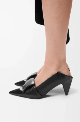 Origami-pumps med klaff bak i lammeskinn
