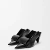 Origami-pumps med klaff bak i lammeskinn Origami-pumps med klaff bak i lammeskinn