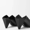 Origami-pumps med klaff bak i lammeskinn Origami-pumps med klaff bak i lammeskinn